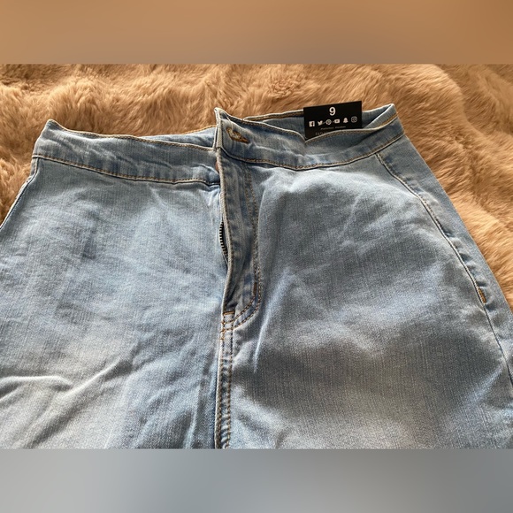 BNWT FasionNova Got What You Want Flare Leg Jeans - Light Blue Wash - Picture 10 of 12